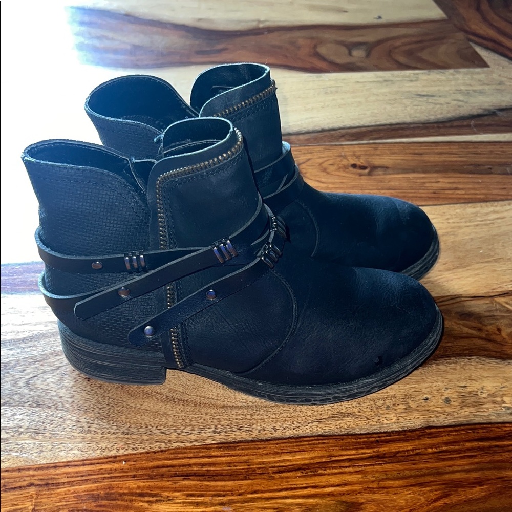 Womens Maurice’s Black Ankle Boots